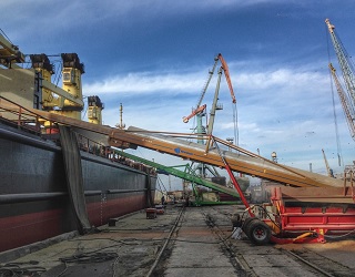 «Агрія» завантажила в Бердянському порту своє перше судно з зерном